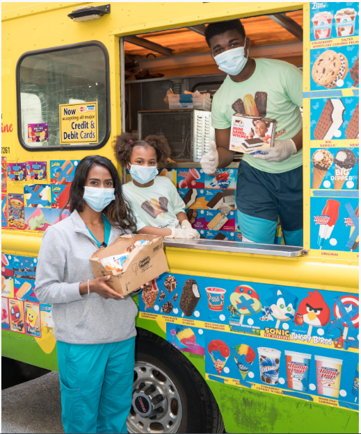 Over 200 Doctors, Nurses, & Physicians Received Free Ice Cream To Keep Spirits High Amid Covid-19 Pandemic!