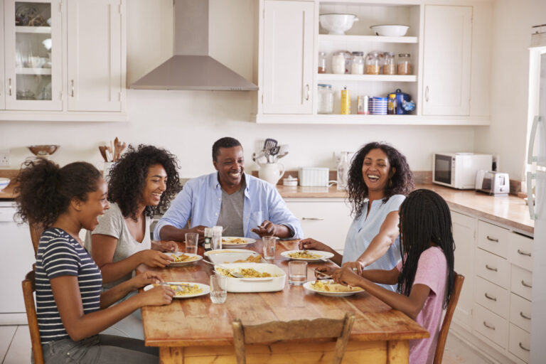 How Eating Together Benefits Your Family
